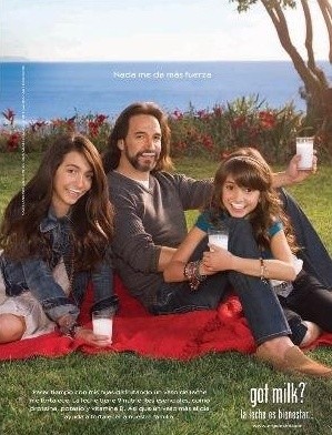 Marco Antonio Solís & family